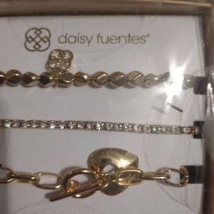 Daisy Fuentes 7.5 bracelet